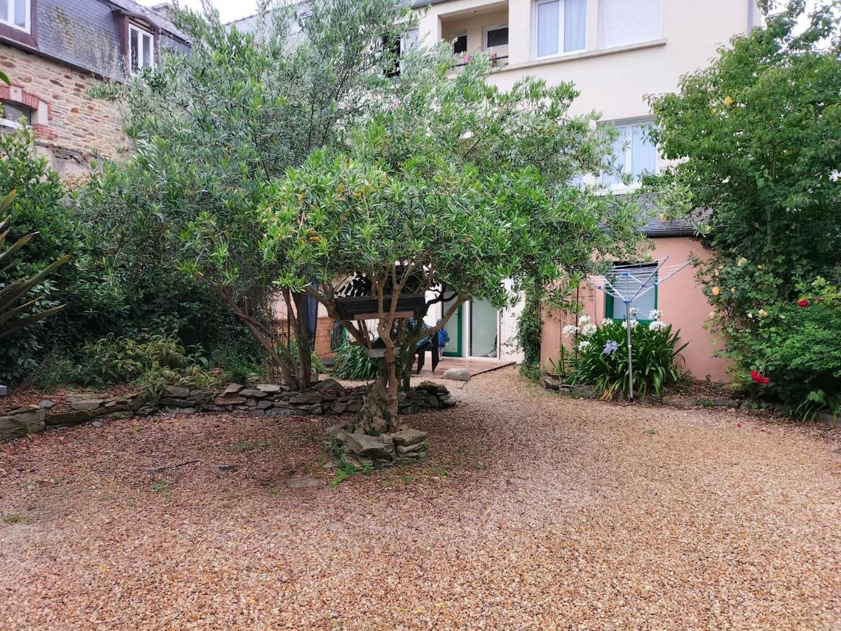 Appartement Au Centre Ville Avec Un Beau Jardin Prive Ланніон Екстер'єр фото